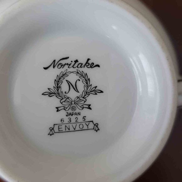 Noritake Porcelain Creamer Envoy White Silver - Picture 2 of 2